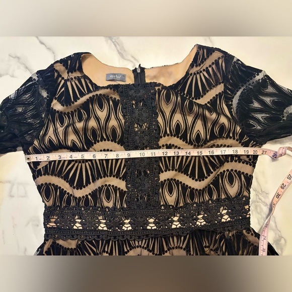Black and Beige Lace Dress - Picture 8 of 11
